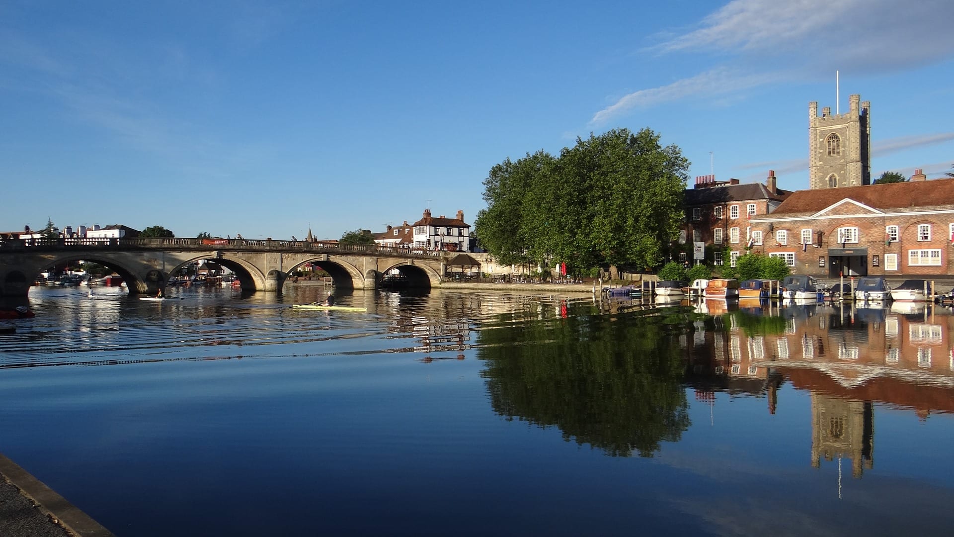Henley on the thames bridge viewed from the thames path hike