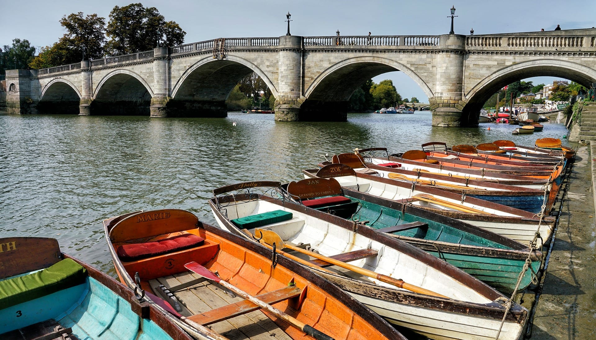 Richmond bridge on the thames path hike
