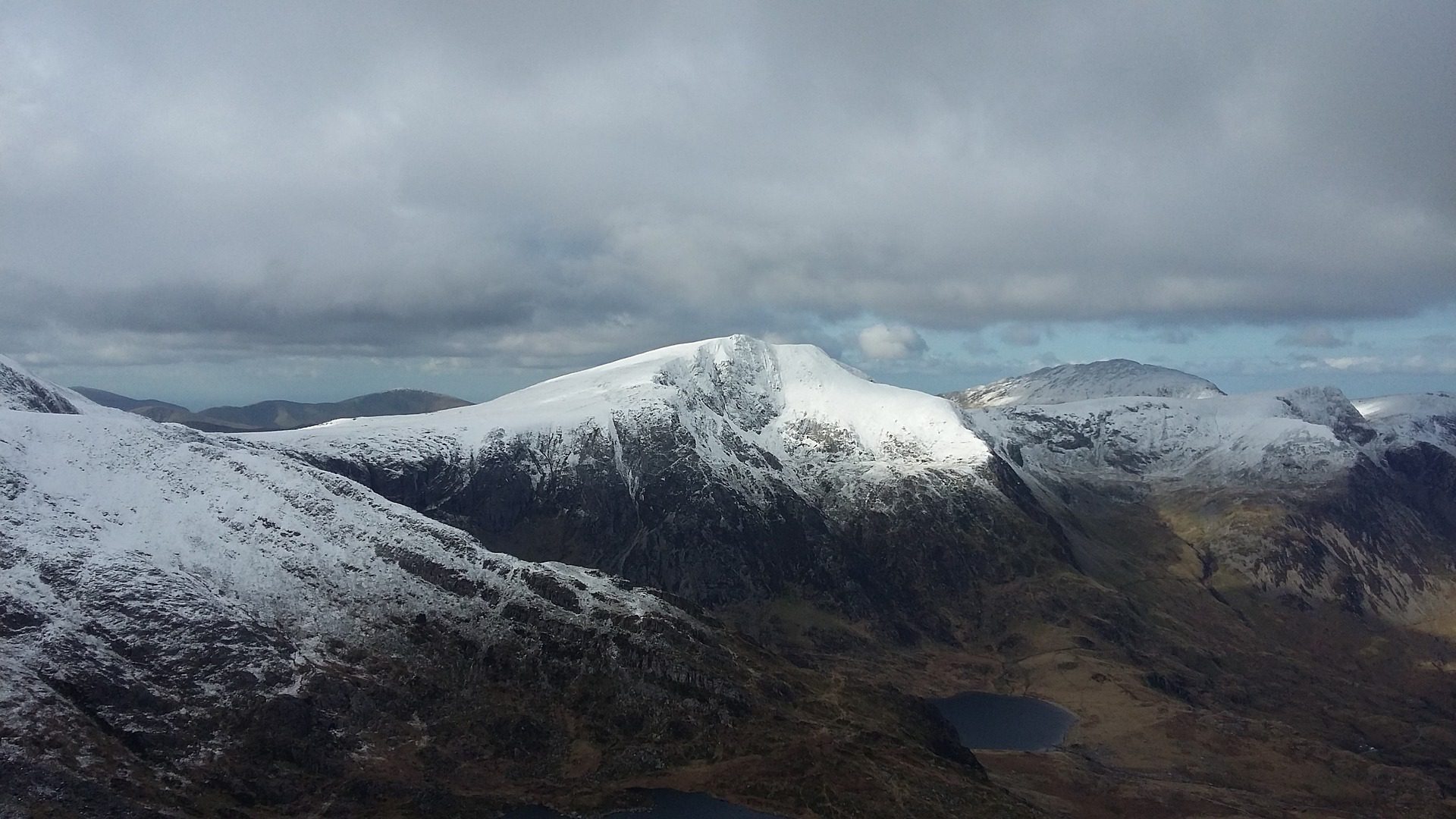 Snowdonia hike with Snow